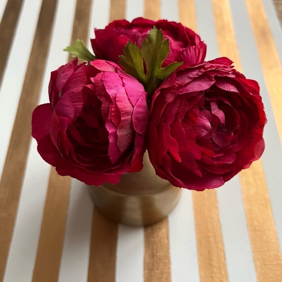 Small vase/flower arrangement - Picture 1 of 5